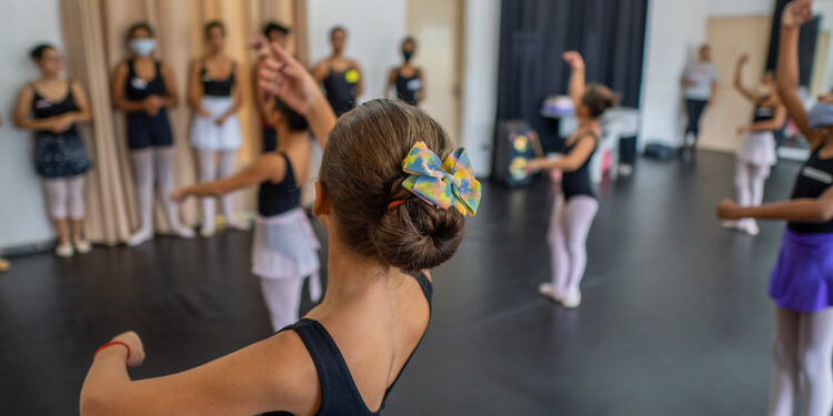 Alunos dos Centros Culturais de Bertioga participam de atividades interdisciplinares