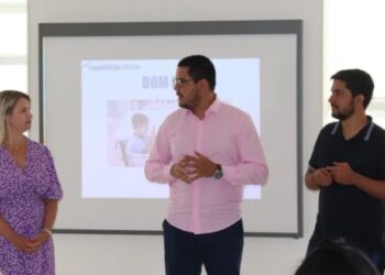 Prefeito prestigia reunião de diretores da rede municipal de ensino