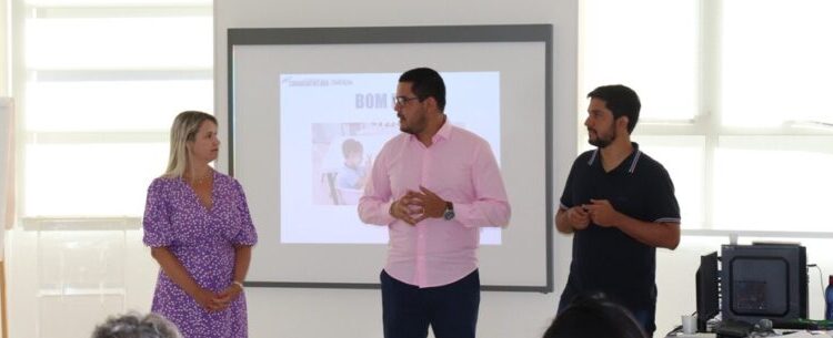 Prefeito prestigia reunião de diretores da rede municipal de ensino