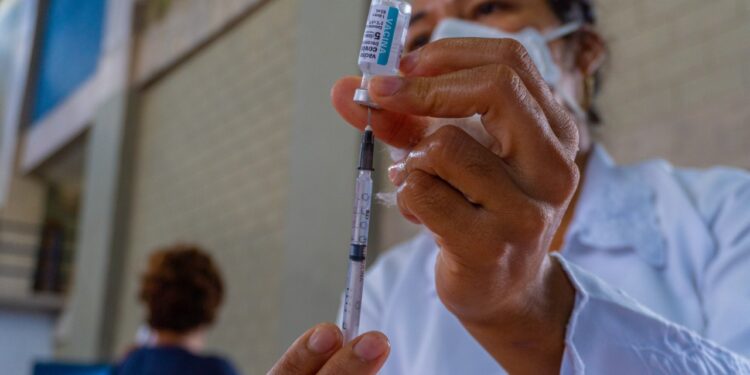 Bertioga realiza Corujão da Vacinação contra a Covid-19, gripe e sarampo nesta semana