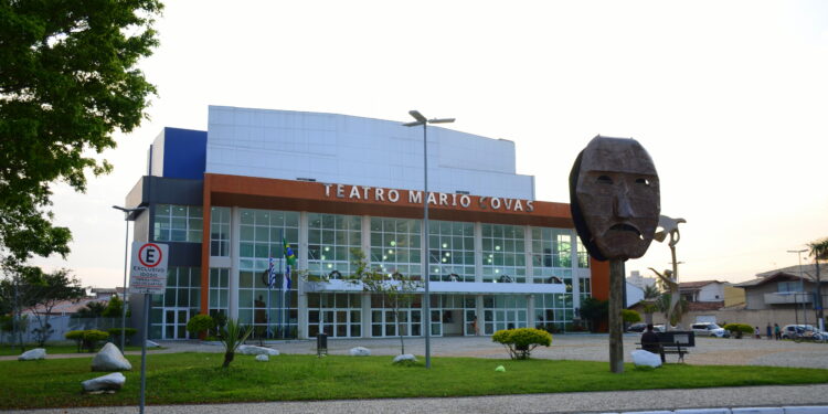 Teatro Mario Covas tem programação especial no mês do aniversário de Caraguatatuba