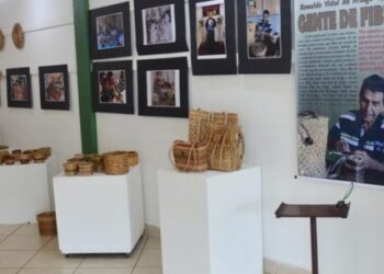 Fundacc recebe exposição ‘Gente de Fibra’ em memória ao artista orientador Ronaldo Vidal de Araújo