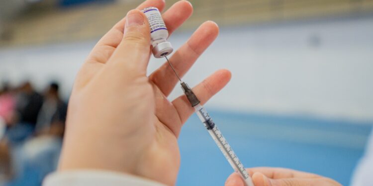 Bertioga realiza ‘Dia D’ de vacinação contra a gripe, sarampo e Covid-19 neste sábado (30)