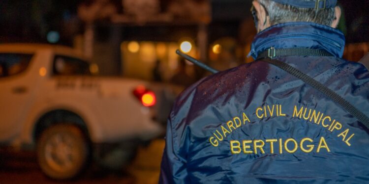 Dois homens são capturados pela Guarda Civil de Bertioga por furto de fiação elétrica