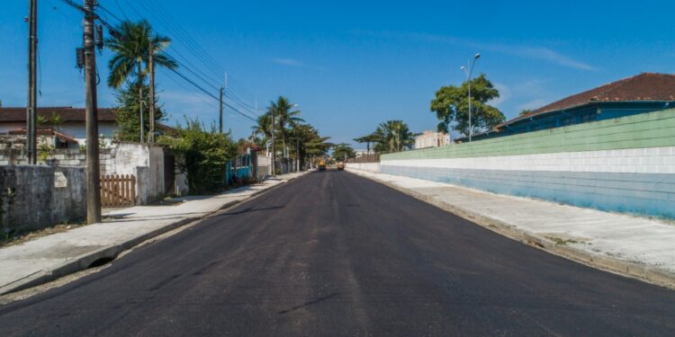 Centro e Rio da Praia recebem pavimentação