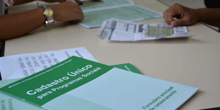 Mutirão de inscrição e atualização do CadÚnico inicia nos bairros de Bertioga nesta segunda (18)