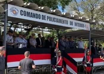 Prefeito de Caraguatatuba participa da troca do comando do CPI-1 da Polícia Militar em São José dos Campos