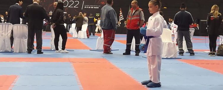 Atleta Mirim de Caraguatatuba conquista duas medalhas nas finais do Campeonato Paulista de Karatê