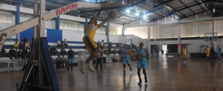 Caraguatatuba vence equipe de São José dos Campos e lidera Copa Metropolitano de Basquete