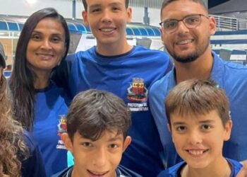 Nadadores de Caraguatatuba dominam tempos em campeonato classificatório em Guaratinguetá