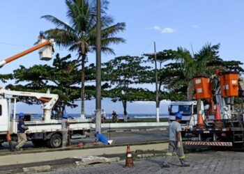 Jardim Britânia recebe nova iluminação pública na Avenida da Praia