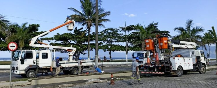 Jardim Britânia recebe nova iluminação pública na Avenida da Praia
