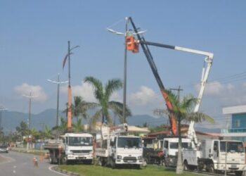 Secretaria de Obras dá continuidade ao serviço de iluminação pública na região central até o Porto Novo