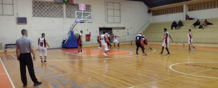 Jogadores de Caraguatatuba se classificam em mais uma etapa da Copa Metropolitano de Basquete