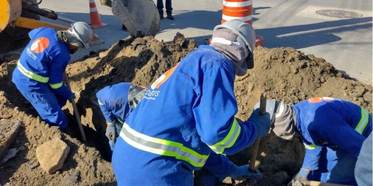 Sabesp utiliza tecnologia inovadora para modernizar tubulação de esgotos em Caraguatatuba