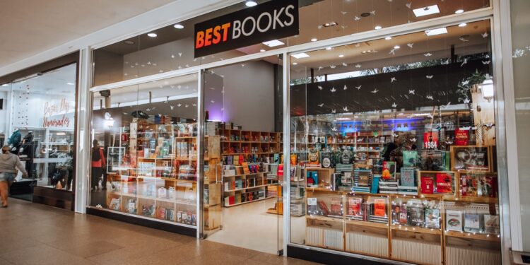 Lojas do Serramar Shopping criam atrativos para o Dia do Orgulho Nerd comemorado nesta quarta-feira (25/5)