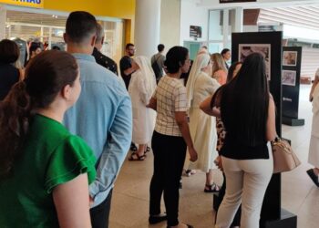 Abertura da exposição fotográfica dos 70 anos da Casa de Saúde Stella Maris no Serramar Shopping contou com a presença de secretários, vereadores e religiosas do IPMMI