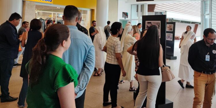 Abertura da exposição fotográfica dos 70 anos da Casa de Saúde Stella Maris no Serramar Shopping contou com a presença de secretários, vereadores e religiosas do IPMMI