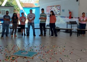 Escola de Caraguatatuba promove atividades em Libras para ampliar a participação da comunidade