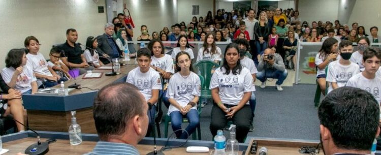 Alunos de Caraguatatuba tomam posse na 4ª edição da Câmara Jovem