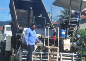 Secretaria de Obras inicia pavimentação asfáltica no bairro Travessão