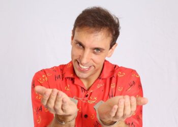 Teatro Mario Covas recebe Stand Up ‘Perturbador’ com o humorista Léo Lins