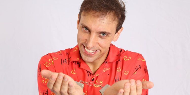 Teatro Mario Covas recebe Stand Up ‘Perturbador’ com o humorista Léo Lins