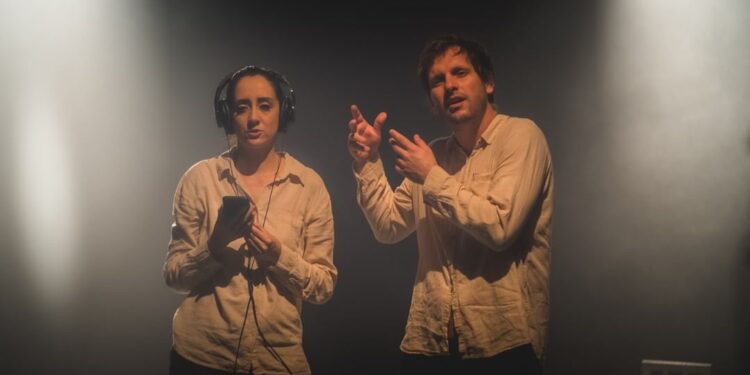 TMC recebe espetáculo gratuito ‘Talvez isso não seja totalmente preciso, mas aqui está’