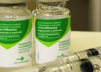 Caraguatatuba inicia vacinação contra gripe para professores, pessoas com deficiência ou com comorbidades