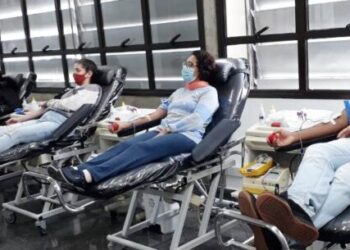 Mais de 40 voluntários de Caraguatatuba doam sangue ao Hemonúcleo de São José dos Campos