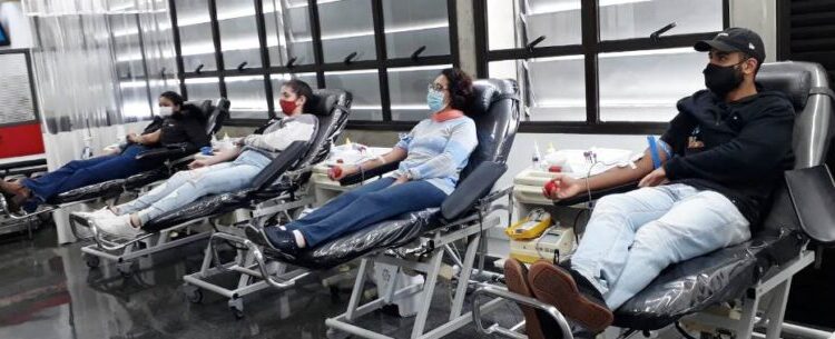 Mais de 40 voluntários de Caraguatatuba doam sangue ao Hemonúcleo de São José dos Campos