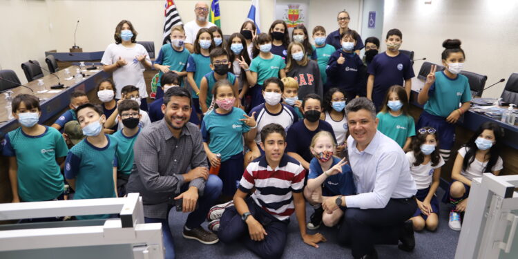 Estudantes do Colégio Módulo fazem visita na Câmara Municipal