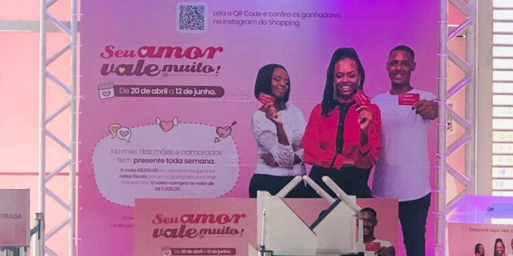 Serramar Shopping comemora sucesso da Campanha “Seu Amor Vale Muito” que premiou 12 clientes com um total de R$ 36 mil reais em vale-compras