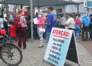 Saúde testa quase 1.700 pessoas contra Covid-19 no primeiro dia de mutirão em Caraguatatuba