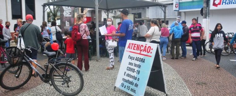 Saúde testa quase 1.700 pessoas contra Covid-19 no primeiro dia de mutirão em Caraguatatuba