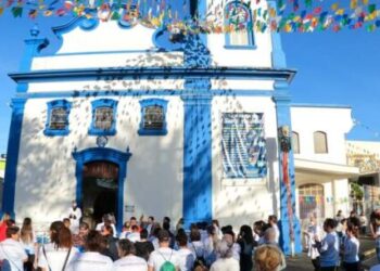 Caraguatatuba celebra Dia de Santo Antônio com missas, casamento e festa social