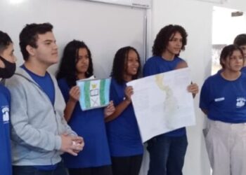 Alunos da Guarda Mirim de Caraguatatuba criam países para apresentação de trabalho