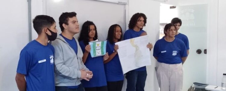 Alunos da Guarda Mirim de Caraguatatuba criam países para apresentação de trabalho