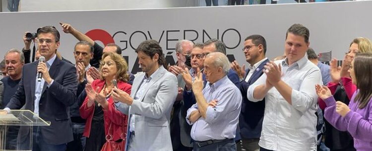 Prefeitura de Caraguatatuba recebe veículos e investimento de R$ 5 milhões para obras viárias durante evento do Governo do Estado