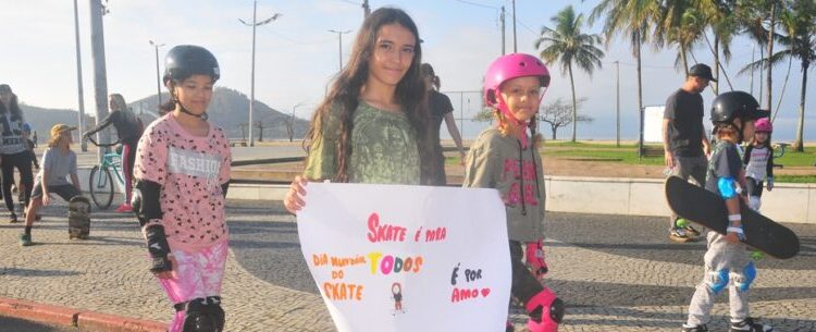 Dia Mundial do Skate é comemorado em Caraguatatuba com café da manhã e passeio de alunos pelo Centro