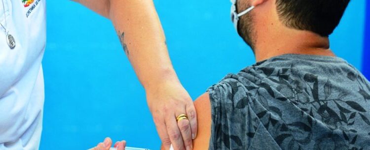 Vacina contra Gripe continua liberada para toda população em Caraguatatuba