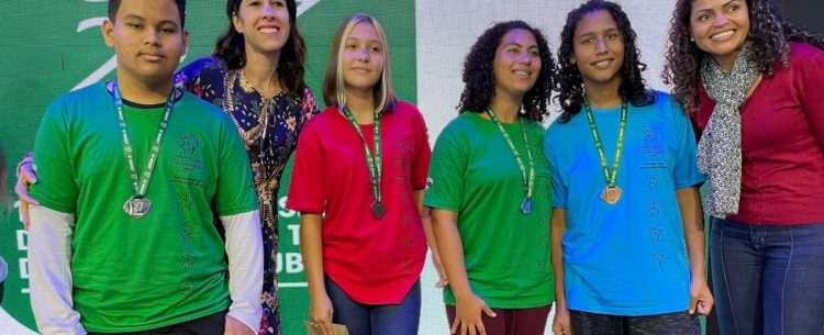 Alunos de Caraguatatuba recebem premiação da Olimpíada Brasileira de Matemática