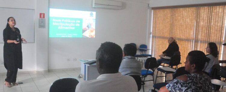 Participantes aprovam curso de manipulação de alimentos oferecido pela Prefeitura de Caraguatatuba