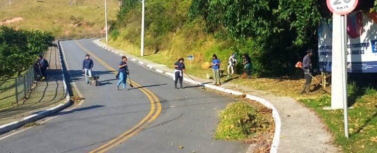 Prefeitura de Caraguatatuba finaliza limpeza no Mirante do Camaroeiro e Praça do Parcão
