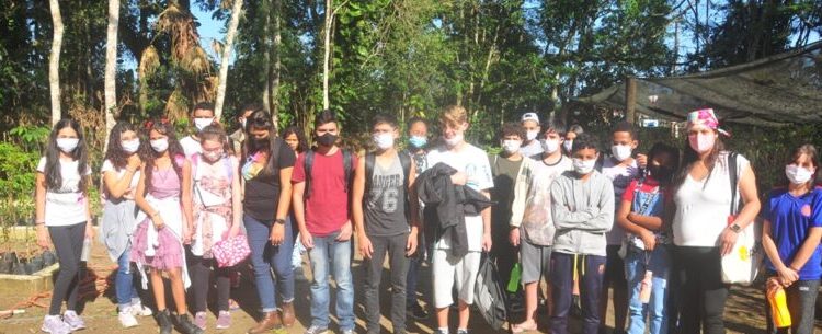 Secretaria de Meio Ambiente promove visita ao Viveiro Municipal e sítio de plantação de berinjela