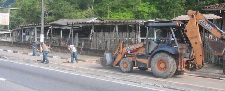 Prefeitura de Caraguatatuba inicia obras de revitalização da ciclovia na Rodovia SP-55
