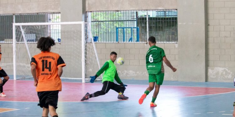 Alunos da rede estadual de Bertioga disputam Jogos Escolares