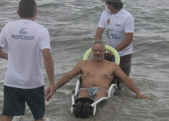 Desde seu retorno, Praia Para Todos realiza quase 500 atendimentos em Caraguatatuba