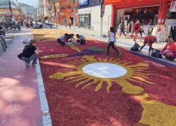 Solenidade de Corpus Christi reúne fiéis nas ruas de Caraguatatuba