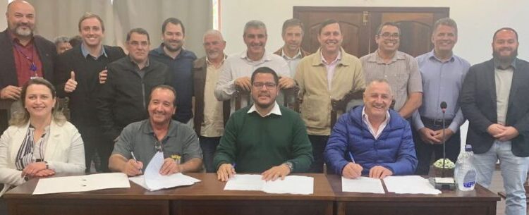 Prefeito de Caraguatatuba assina protocolo para aderir ao Consórcio Intermunicipal Três Rios e beneficiar produtores rurais